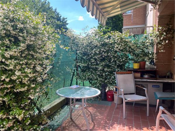 Appartamento con giardino e tre camere da letto